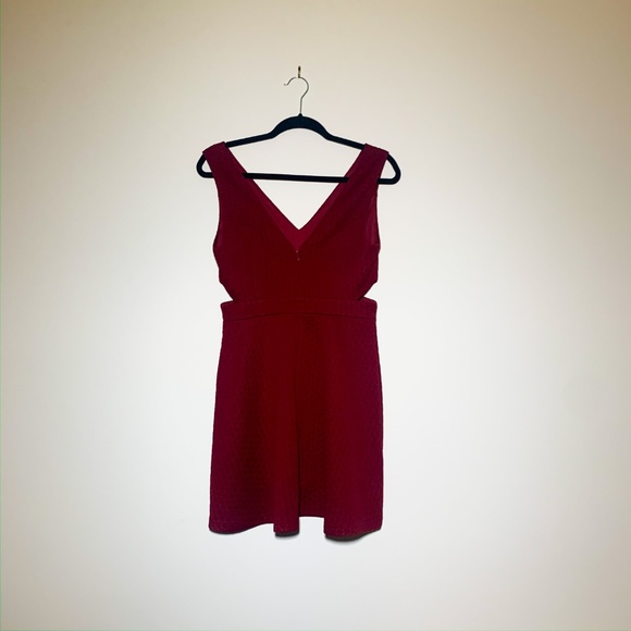 Burgundy Short Cut Out Dress- L - Picture 2 of 2